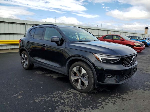 2025 VOLVO XC40 Plus Dark