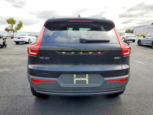 2025 VOLVO XC40 Plus Dark