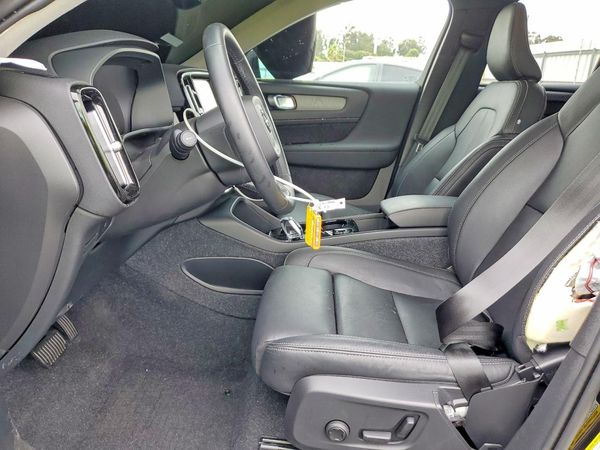 2025 VOLVO XC40 Plus Dark