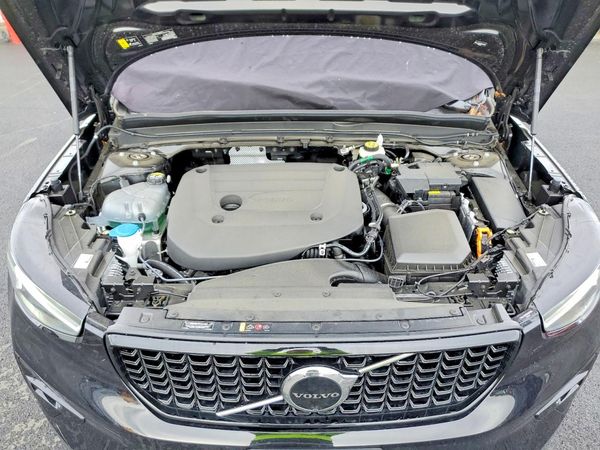 2025 VOLVO XC40 Plus Dark