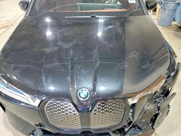 2024 BMW ALL OTHER xDrive50 — Engine bay