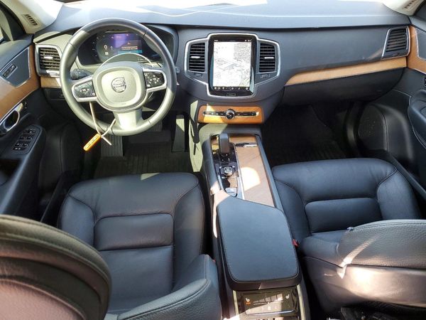 2024 VOLVO XC90 Core
