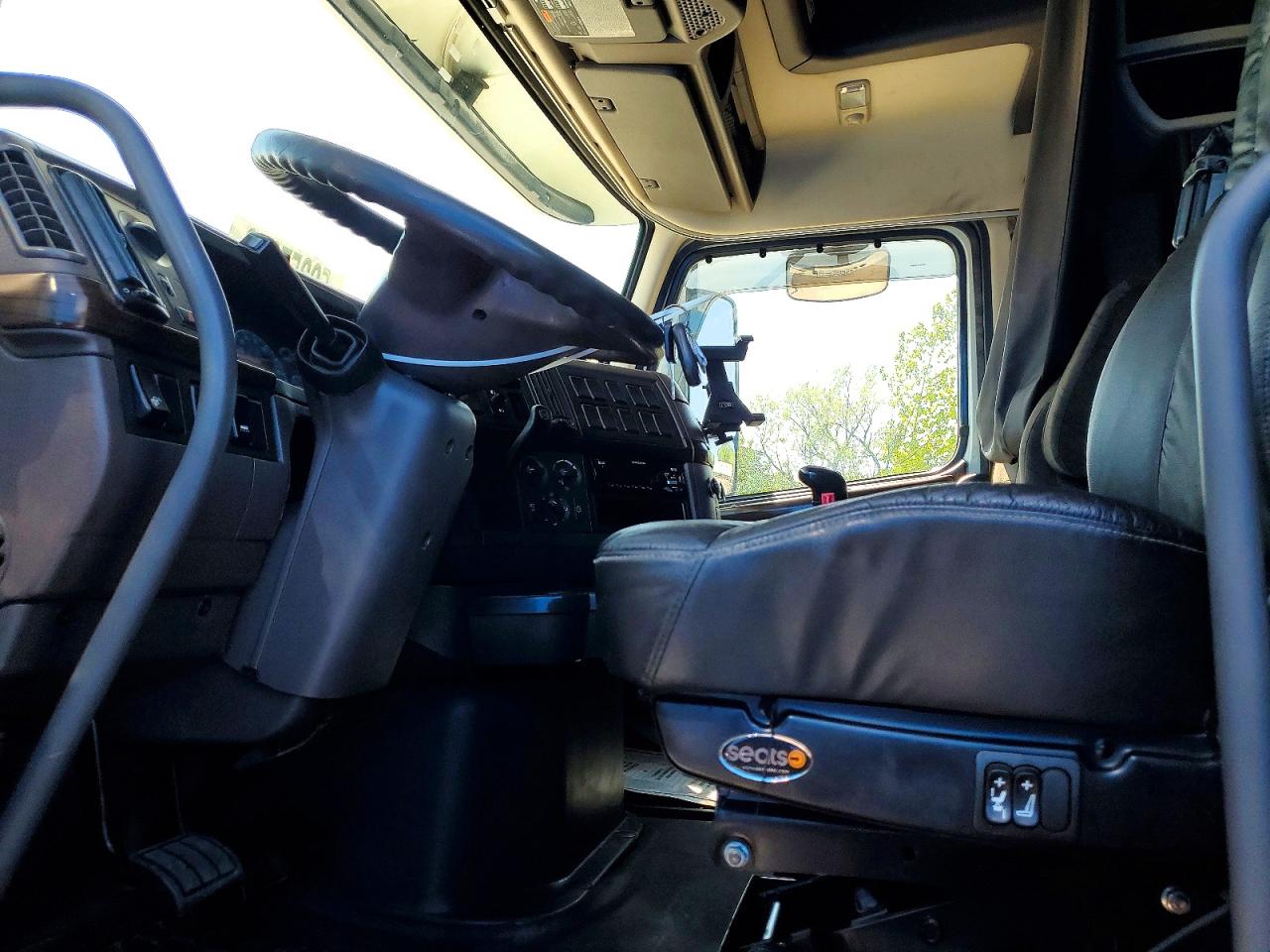 2016 VOLVO VN