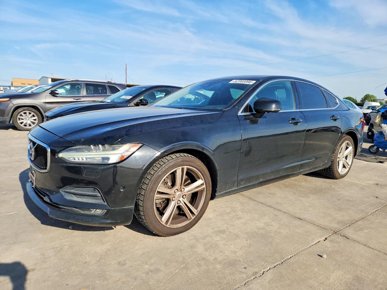 2017 VOLVO S90 Momentum