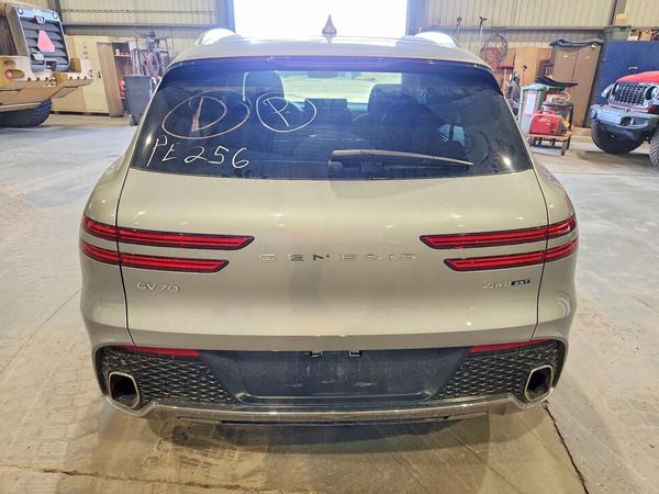 2023 GENESIS GV70