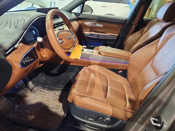 2023 GENESIS GV70