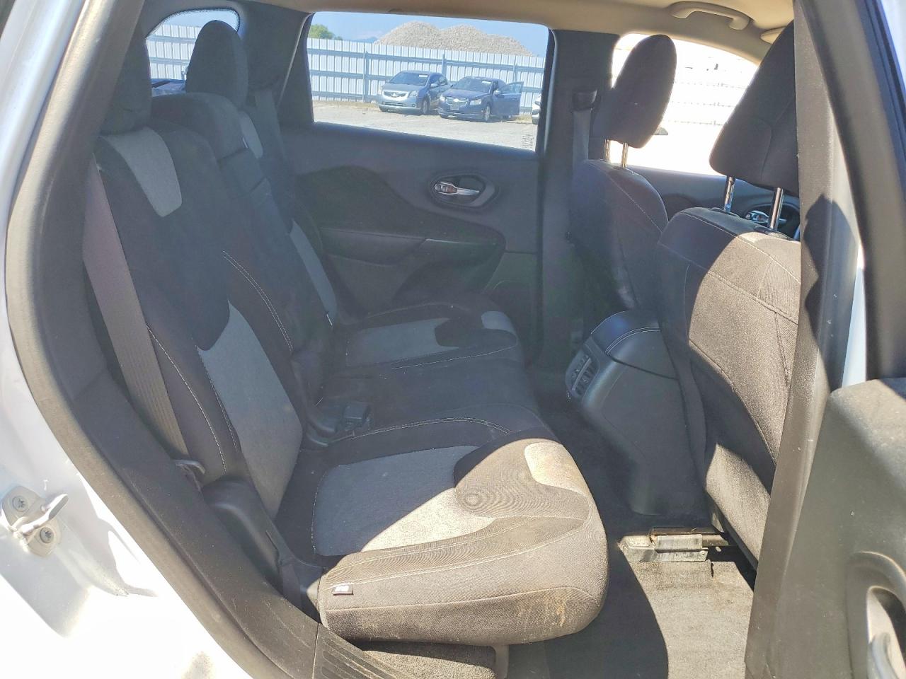 2015 JEEP CHEROKEE SPORT 4X4