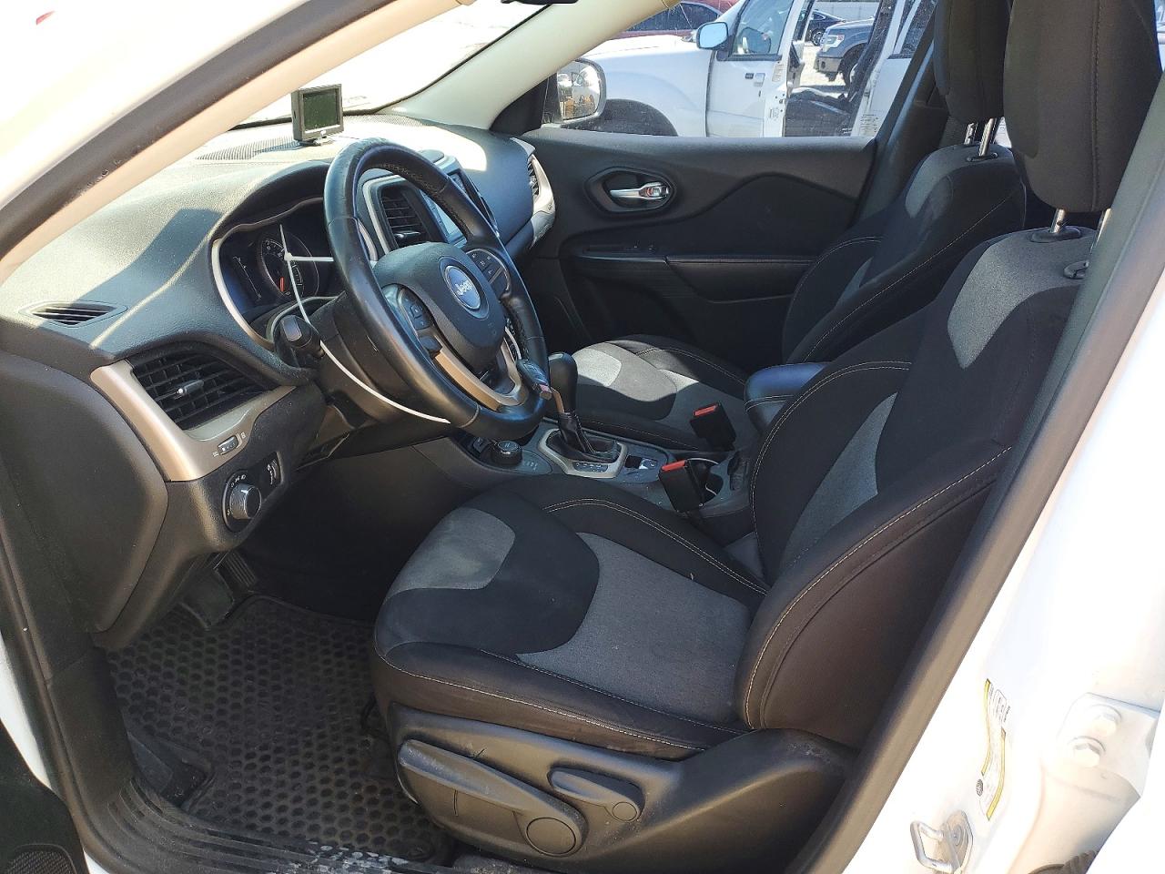 2015 JEEP CHEROKEE SPORT 4X4