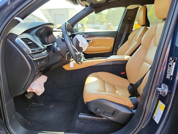 2019 VOLVO XC90