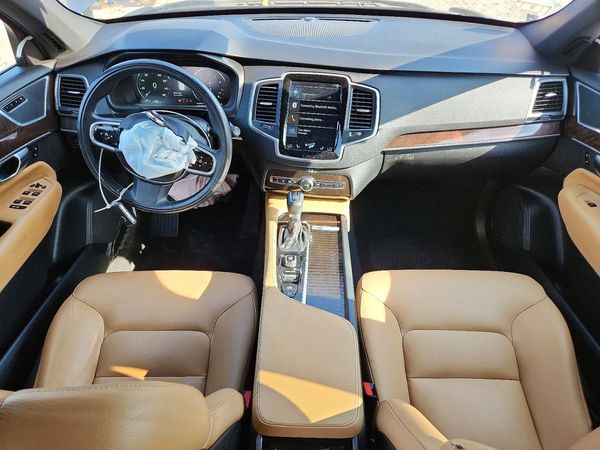 2019 VOLVO XC90