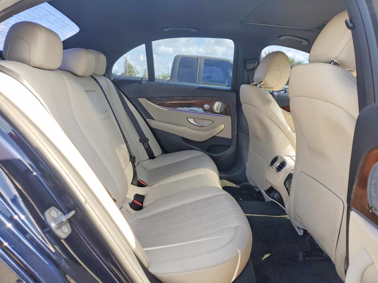 2017 MERCEDES-BENZ E E300