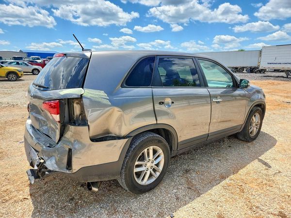2015 KIA SORENTO GL