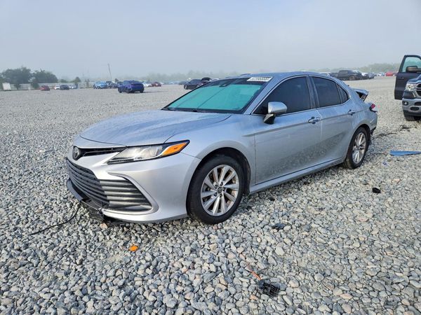 2022 TOYOTA CAMRY LE — Front 3/4
