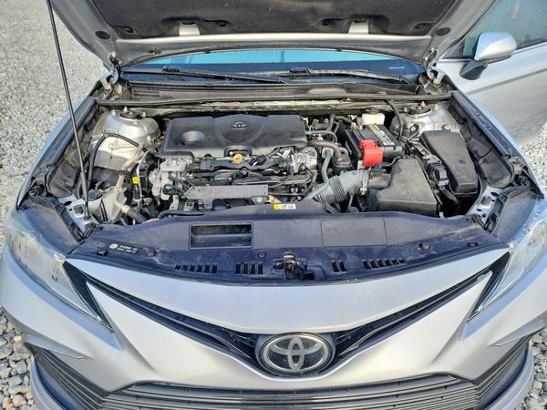2022 TOYOTA CAMRY LE — Engine bay
