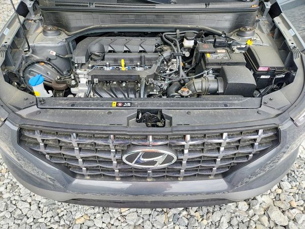 2026 HYUNDAI VENUE SEL, SEL w/ 2-Tone Roof