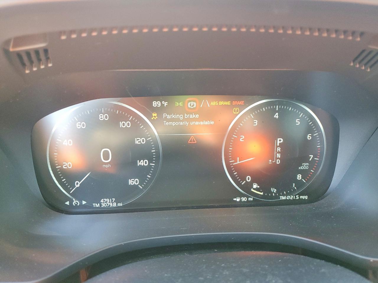 2021 VOLVO XC60 Momentum