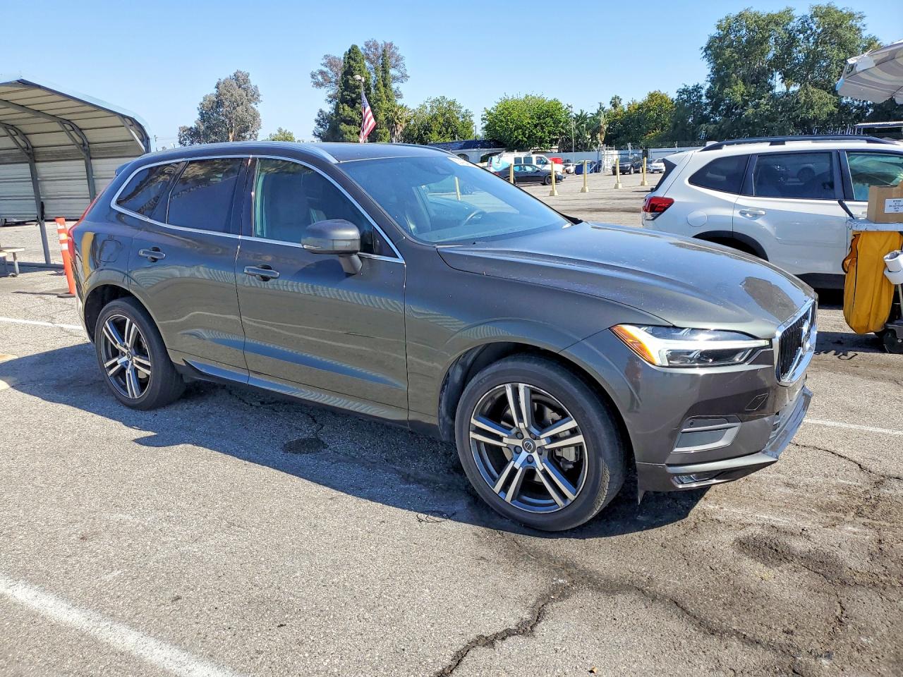 2021 VOLVO XC60 Momentum