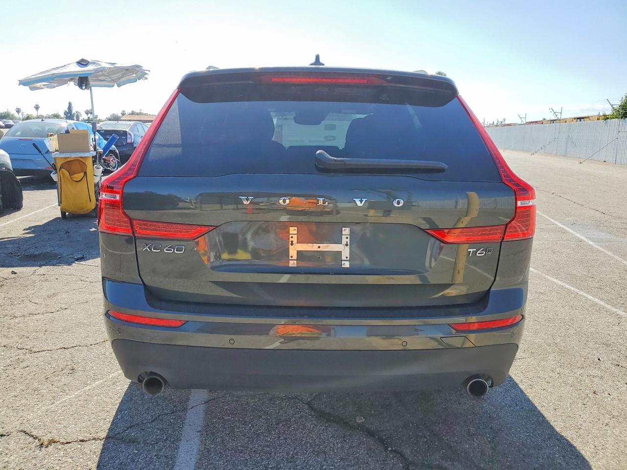 2021 VOLVO XC60 Momentum