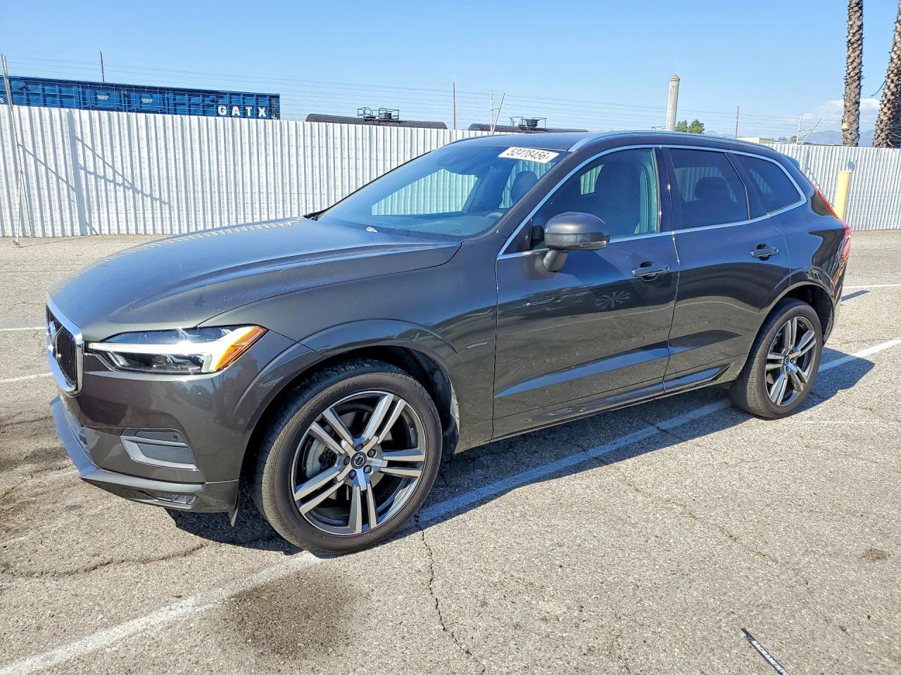 2021 VOLVO XC60 Momentum