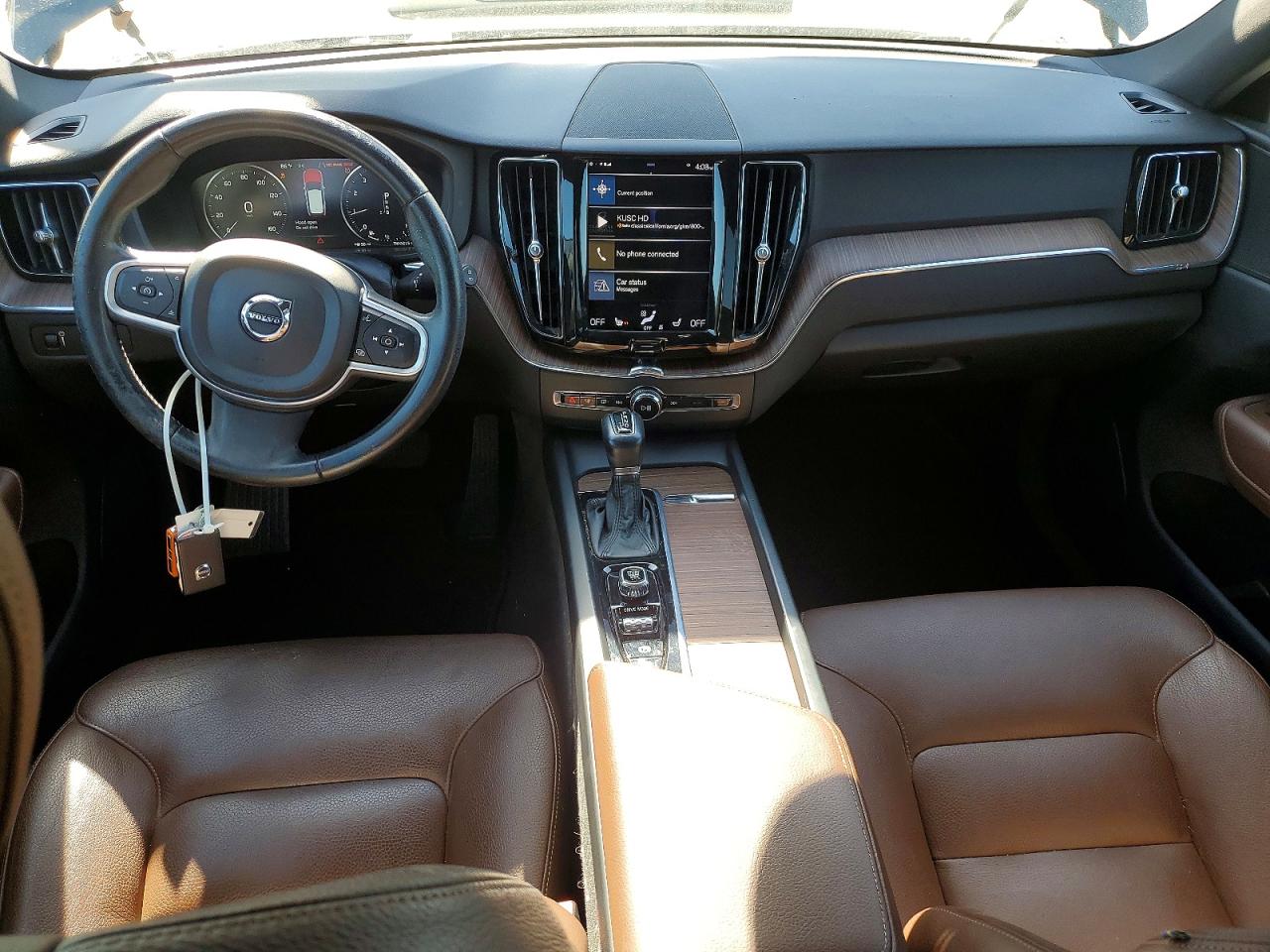 2021 VOLVO XC60 Momentum