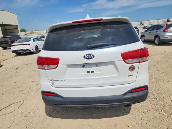2016 KIA SORENTO L / LX