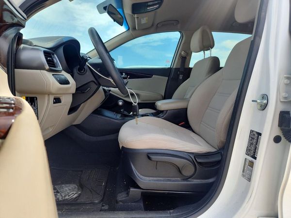 2016 KIA SORENTO L / LX