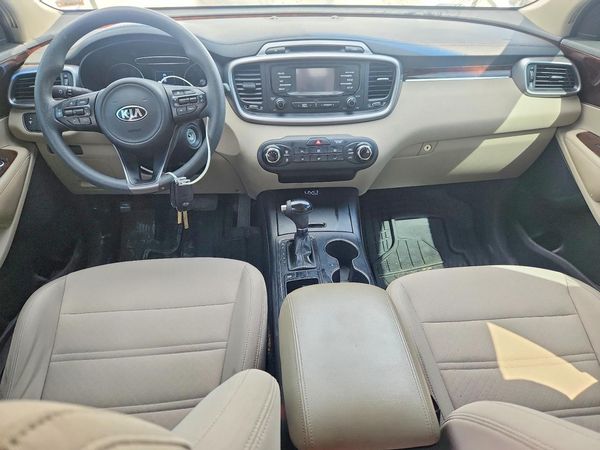 2016 KIA SORENTO L / LX