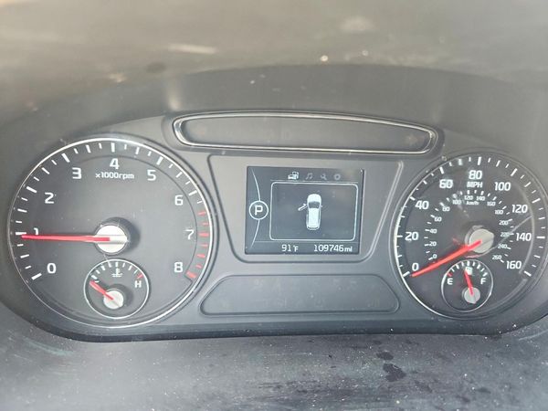 2016 KIA SORENTO L / LX
