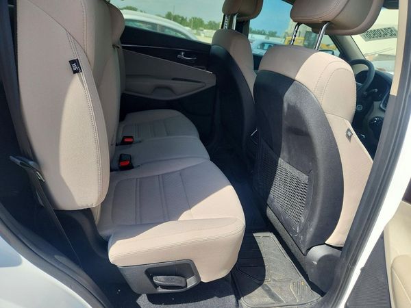 2016 KIA SORENTO L / LX