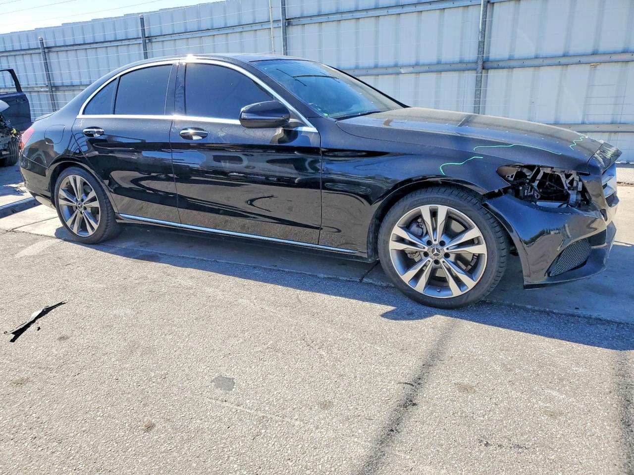 2017 MERCEDES-BENZ C C300