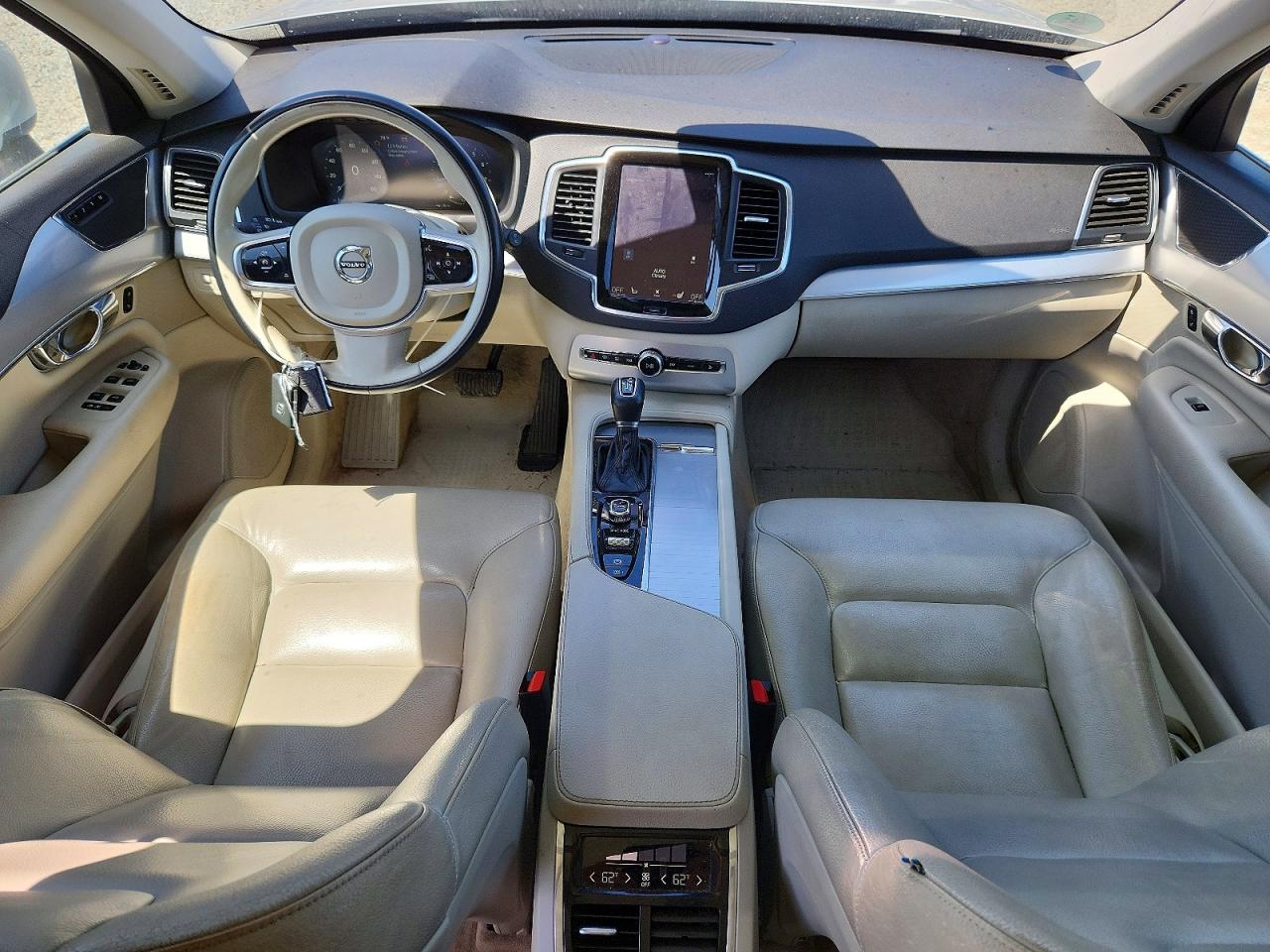 2016 VOLVO XC90 SV42 Momentum