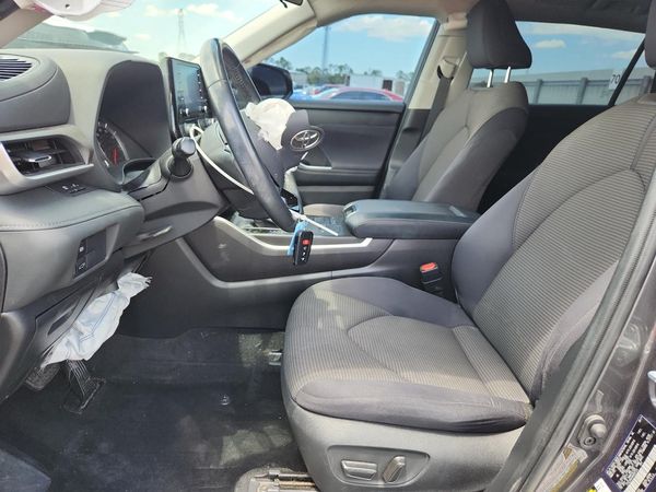 2021 TOYOTA HIGHLANDER LE — DENT