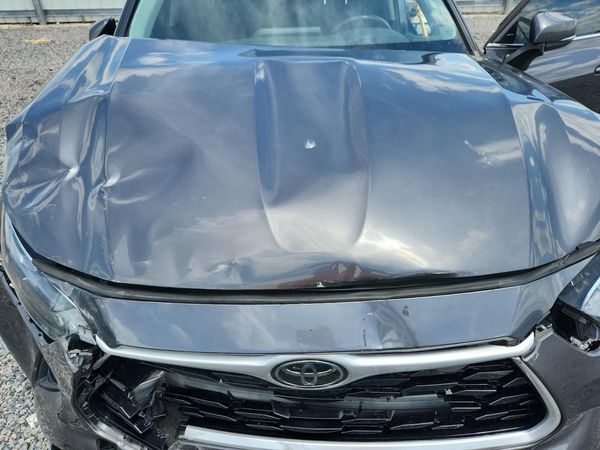 2021 TOYOTA HIGHLANDER LE — Engine bay