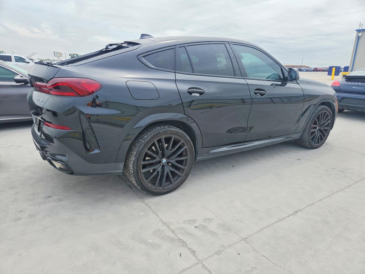 2023 BMW X6 xDrive40i