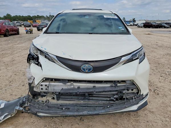 2021 TOYOTA SIENNA