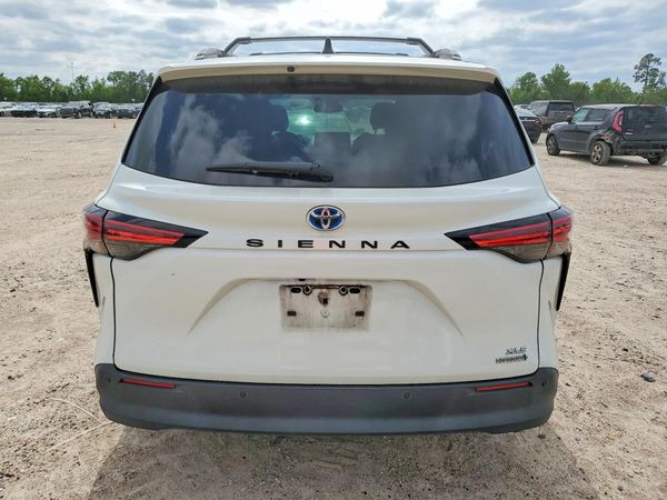 2021 TOYOTA SIENNA