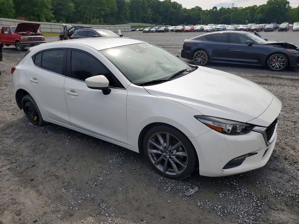 2018 MAZDA 3 Touring
