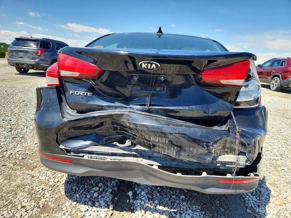 2017 KIA FORTE LX Base