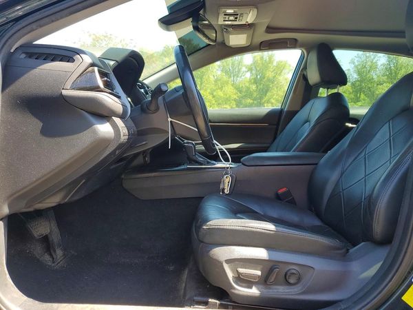 2019 TOYOTA CAMRY