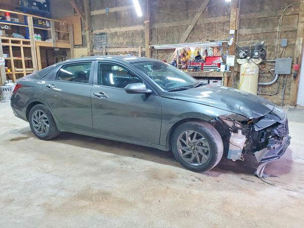 2024 HYUNDAI ELANTRA