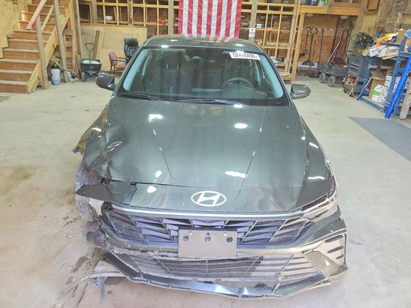 2024 HYUNDAI ELANTRA