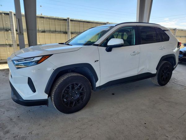 2022 TOYOTA RAV4 XLE