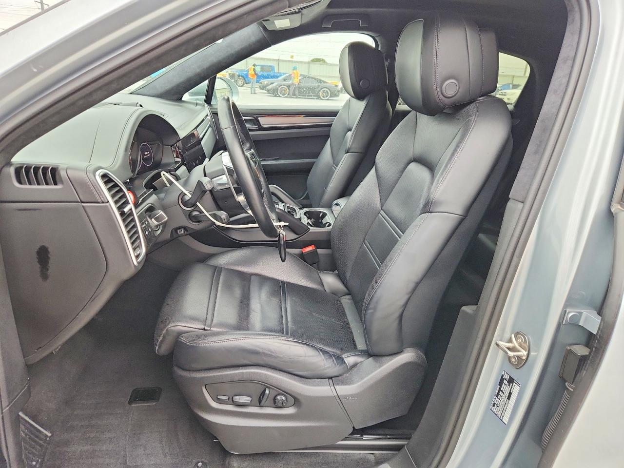 2023 PORSCHE CAYENNE GTS Coupe