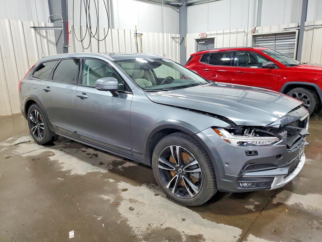 2019 VOLVO V90 CROSS COUNTRY Momentum