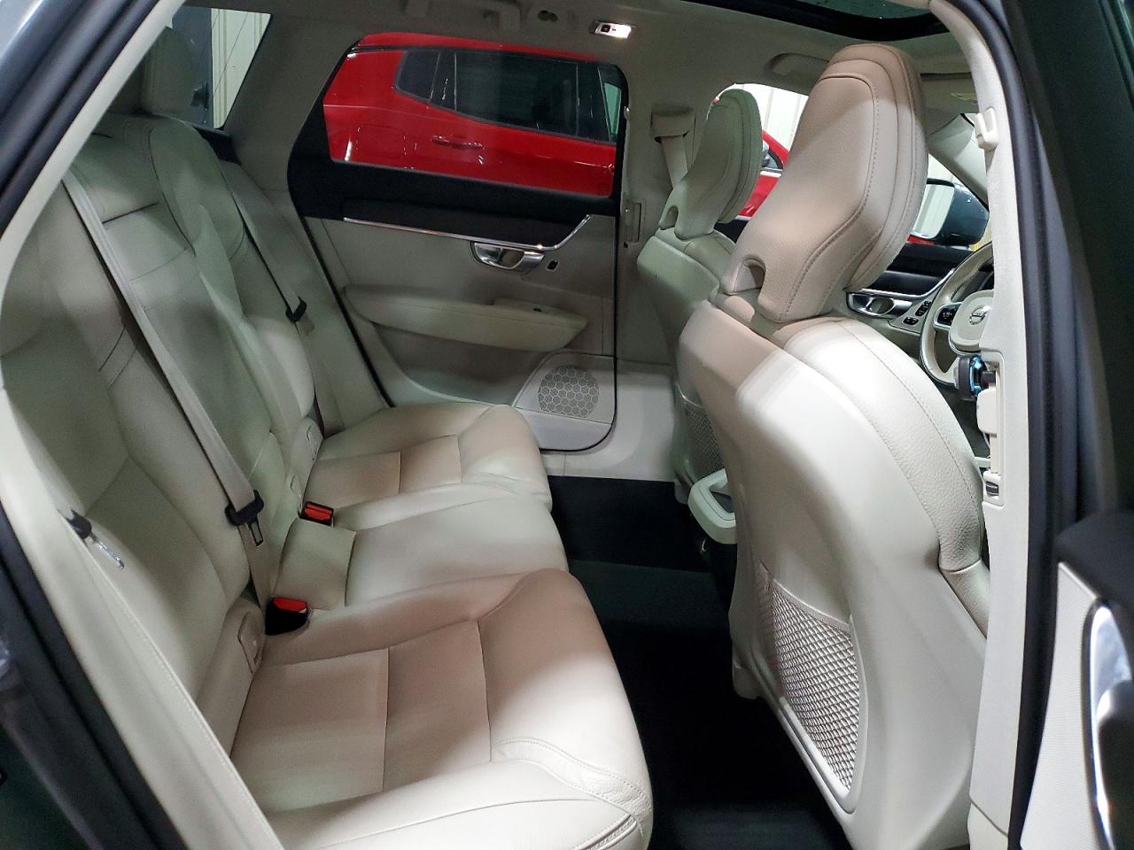 2019 VOLVO V90 CROSS COUNTRY Momentum