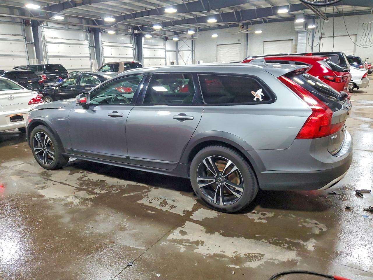 2019 VOLVO V90 CROSS COUNTRY Momentum