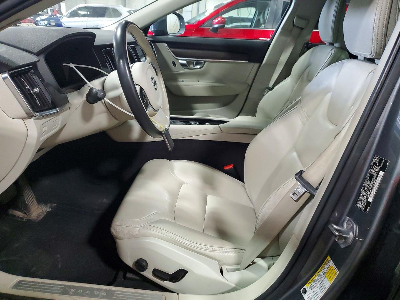 2019 VOLVO V90 CROSS COUNTRY Momentum