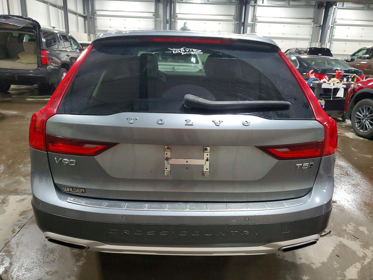 2019 VOLVO V90 CROSS COUNTRY Momentum