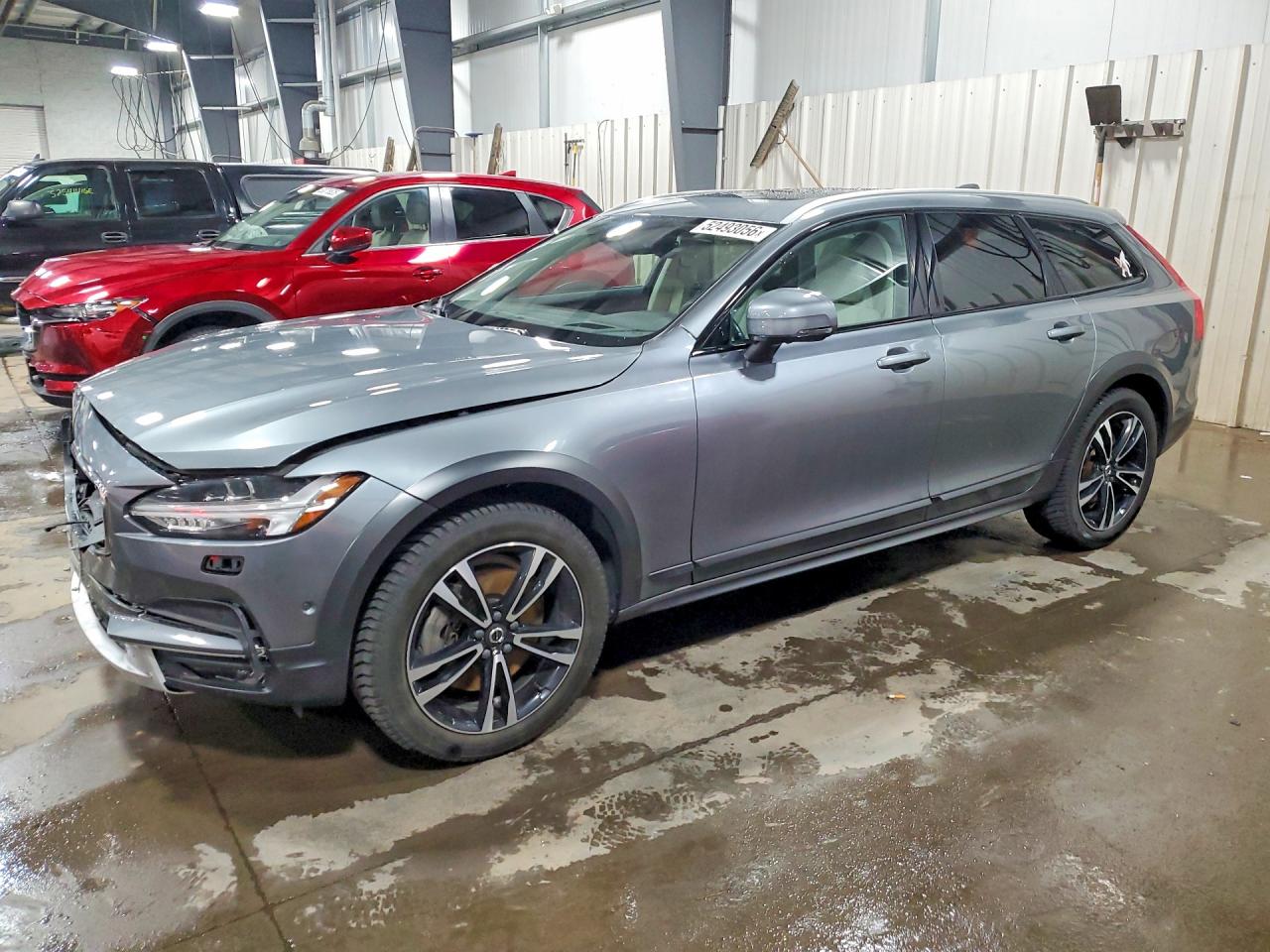 2019 VOLVO V90 CROSS COUNTRY Momentum