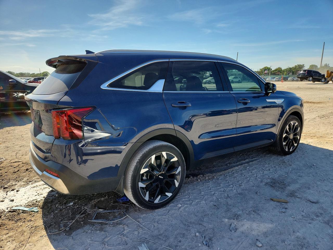 2025 KIA SORENTO